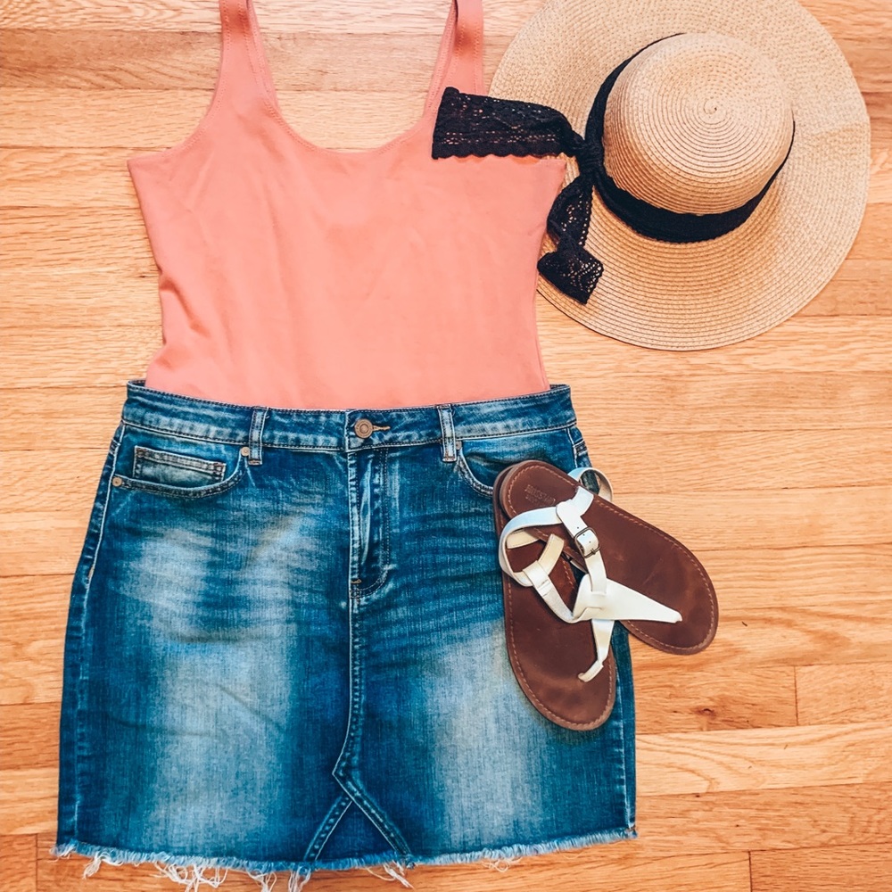 Denim Fray Skirt in Medium Wash